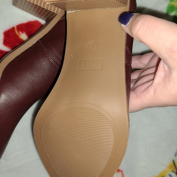 Red ZBY new without tags Booties size 9 - Picture 3 of 3